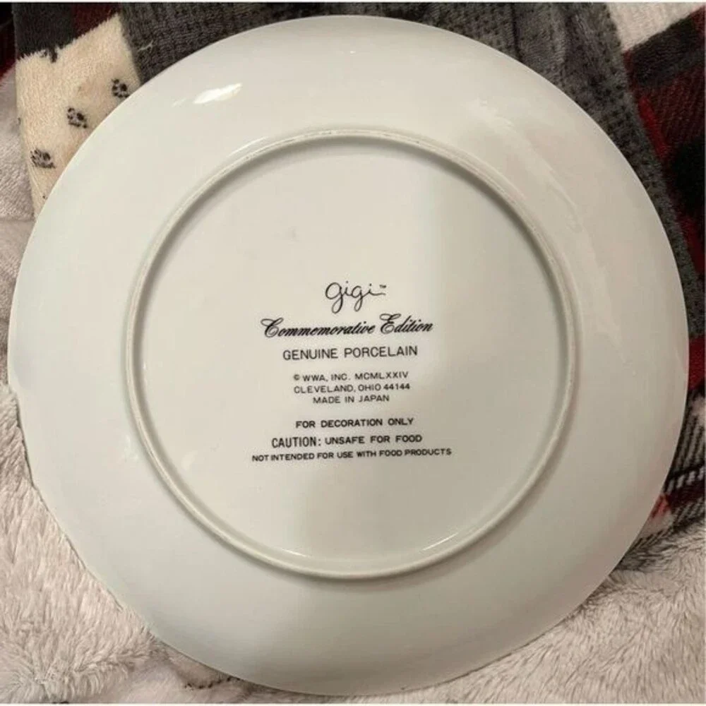 Gigi commemorative edition Christmas porcelain plate 1974